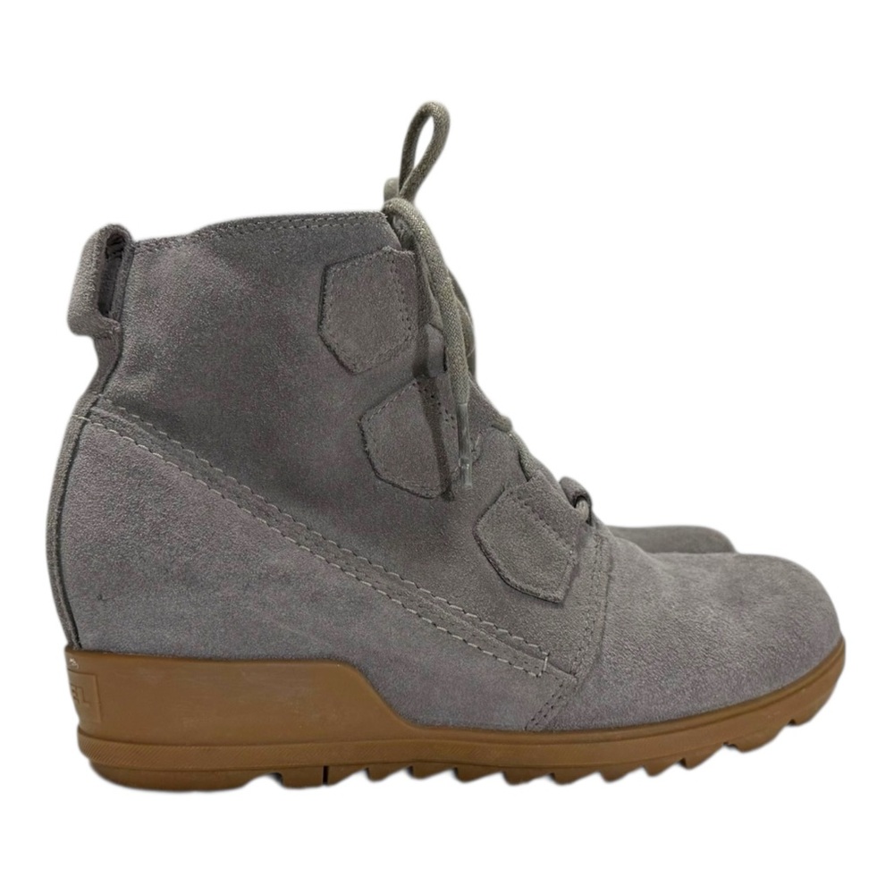 Sorel Evie II Gray Suede Lace Up Waterproof Bootie with‎ Brown Soles - Picture 4 of 9